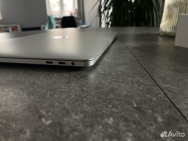 MacBook Pro 13 2019 i5/512/16 2.4Гц