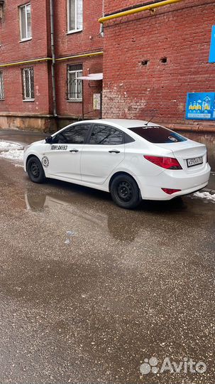 Инструктор по вождению на автомате