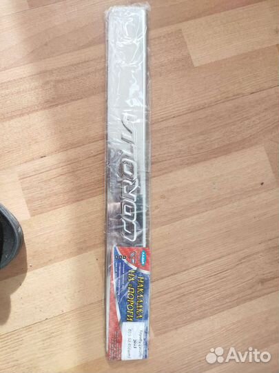 Накладки на пороги Corolla