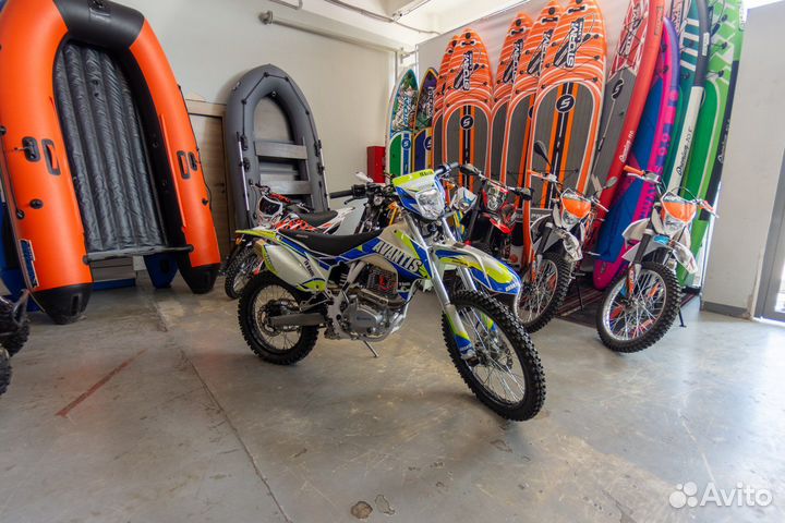 Мотоцикл Avantis FX 250 Basic белый Витрина