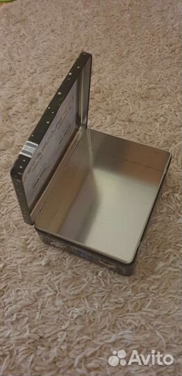 Шкатулка жестяная