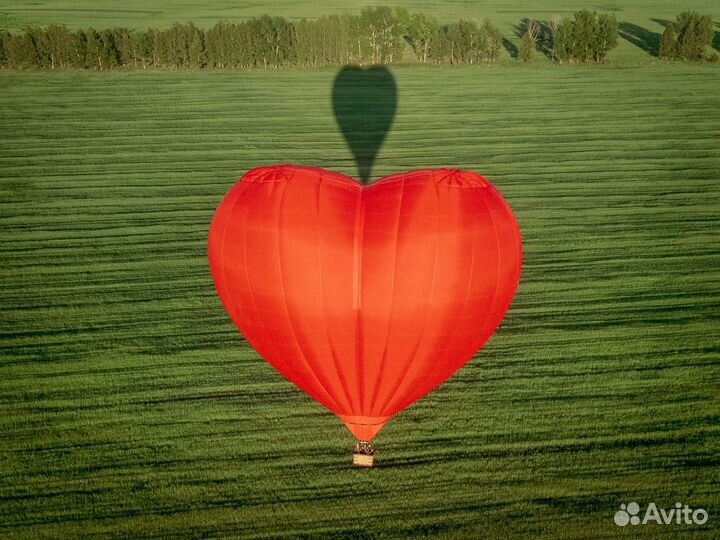 Полет на воздушном шаре в форме сердца