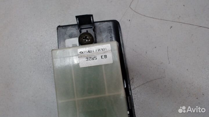 Кнопка стеклоподъемника Nissan Navara, 2006