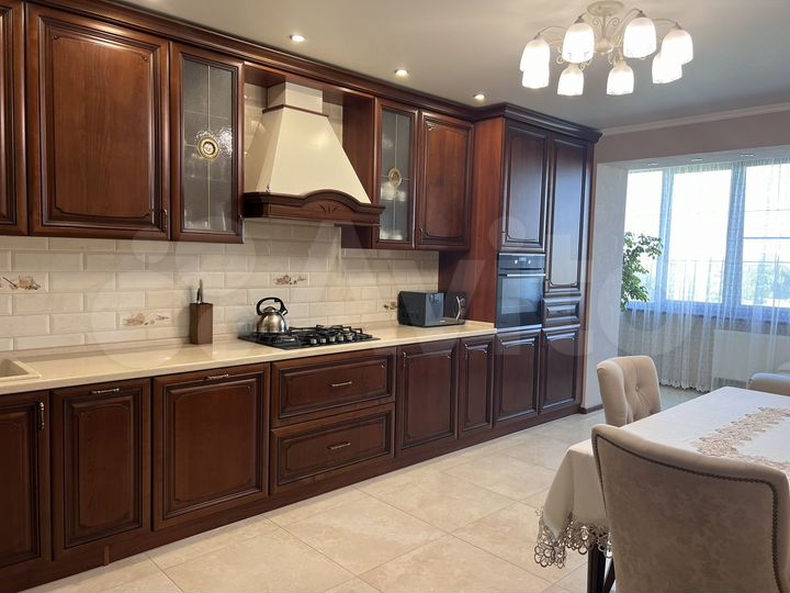 3-к. квартира, 104 м², 9/10 эт.