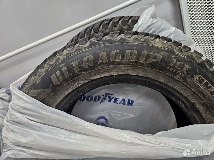 Goodyear UltraGrip Ice Arctic SUV 235/65 R17 108T