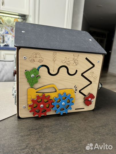 Бизиборд домик