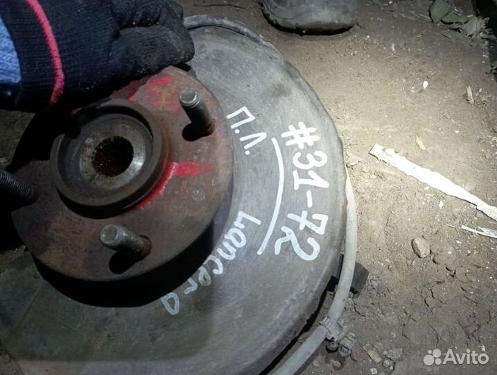 Поворотный кулак lancer 9