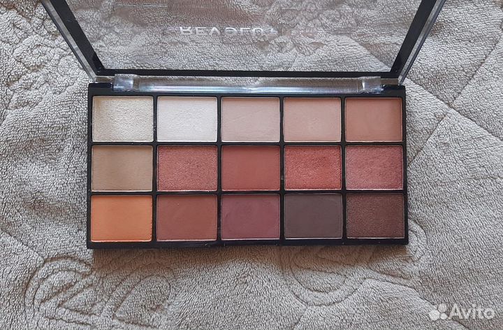 Кометика Makeup Revolution тени для глаз