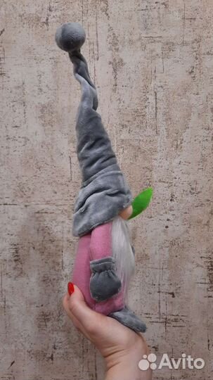 Игрушка гном