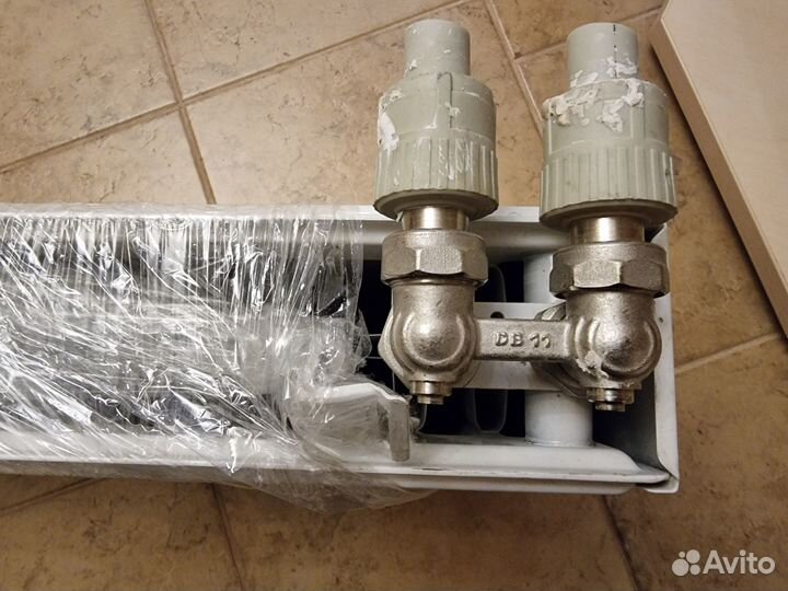 Радиатор отопления Buderus 30*70 см. с креплением