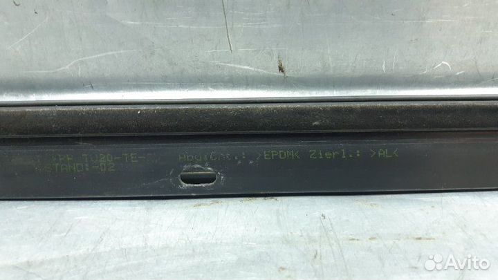 Накладка стекла переднего левого Audi A4 B6