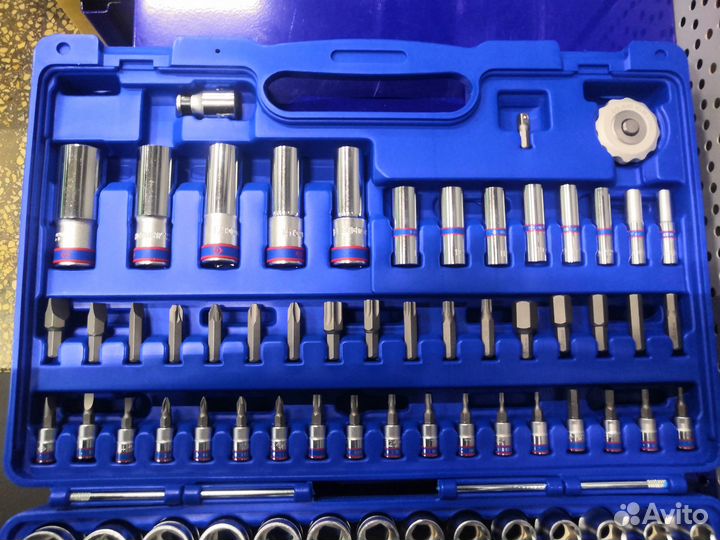 Набор инструментов универсальный 7511MR