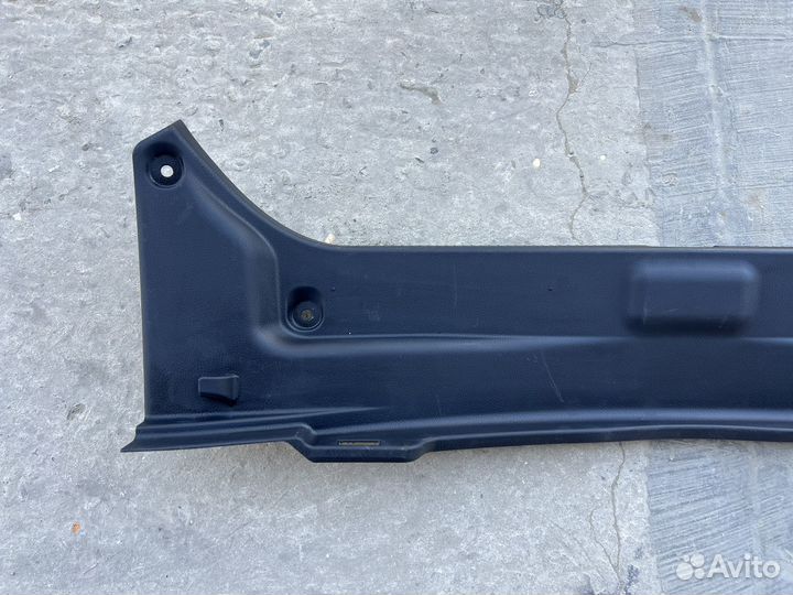 Накладка замка багажника на Камри v70