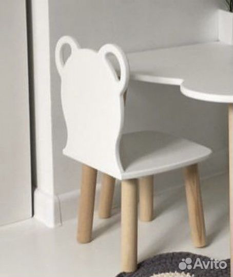Комплект детской мебели: стол, стул. полка