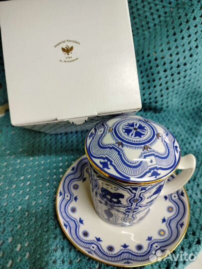 Кружка с крышкой и блюдцем