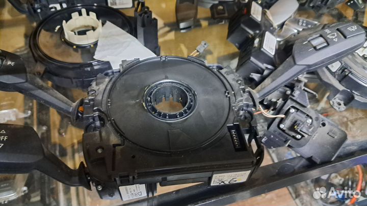 Блок подрулевых переключателей бмв х6е71 CZL