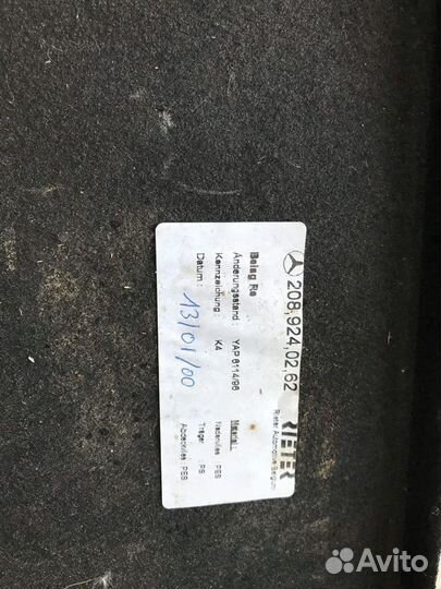 Накладка задняя спинка сиденья прав. Mercedes W208