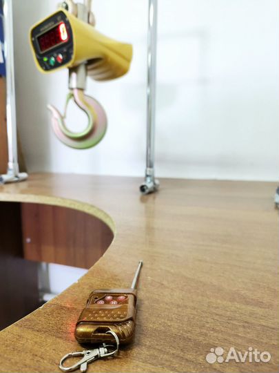 Металлические весы на 5 тонн. Вращающийся крюк