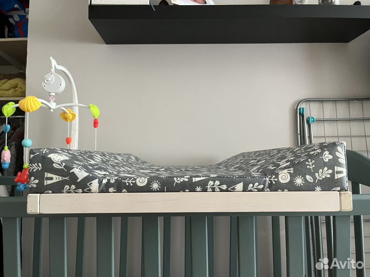 Пеленальная доска на кроватку