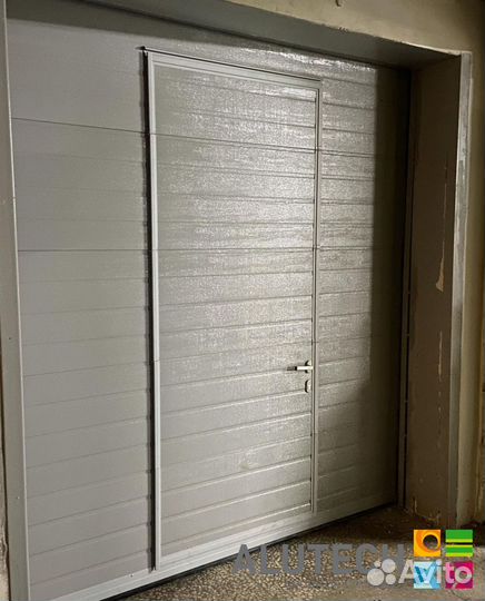 Секционные ворота для гаража alutech