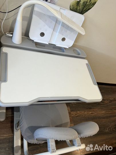 Письменный стол и стул