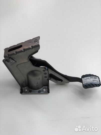 Педаль тормоза с кронштейном Лада Веста в сборе