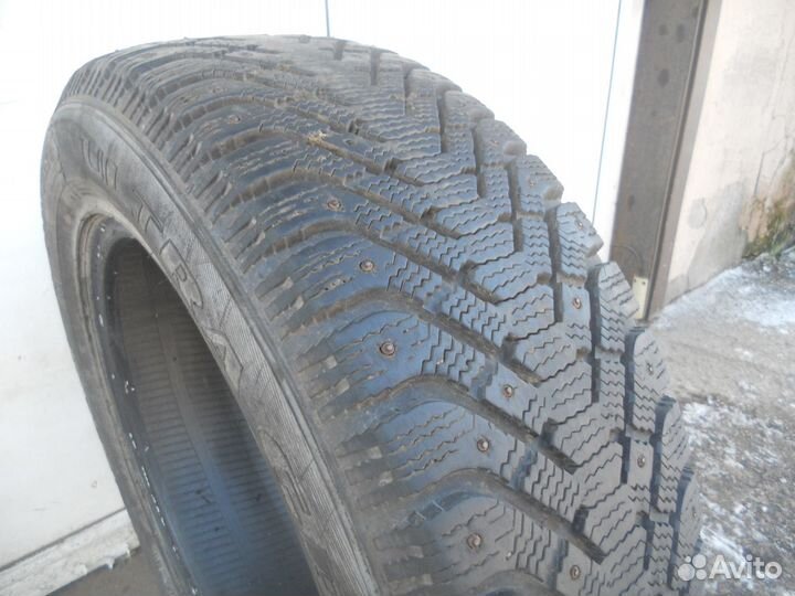 Goodyear UltraGrip 500 235/60 R18 107T