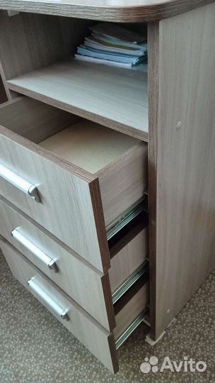 Угловой письменный стол