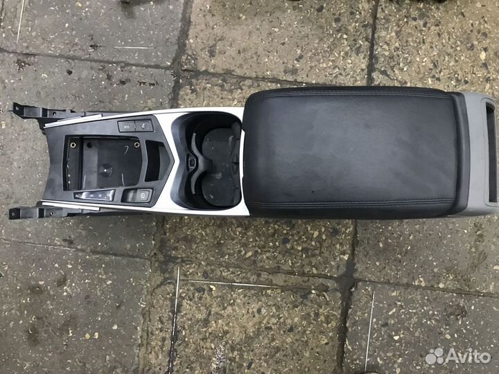 Подлокотник Cadillac SRX II 09-16