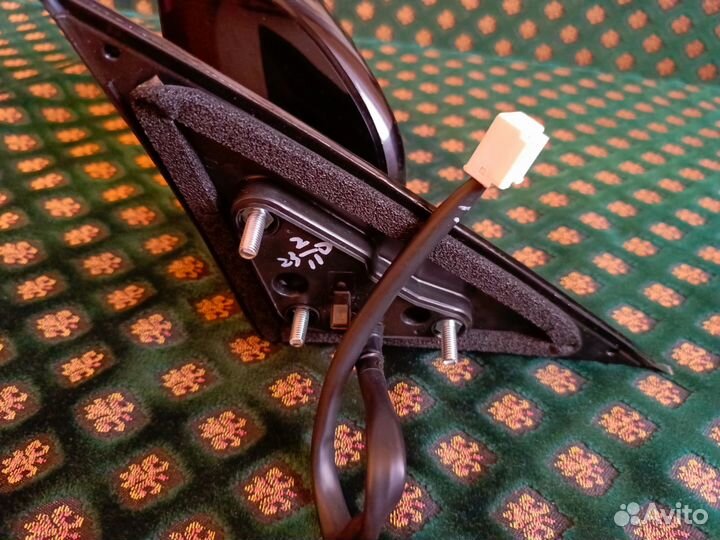 Зеркало левое