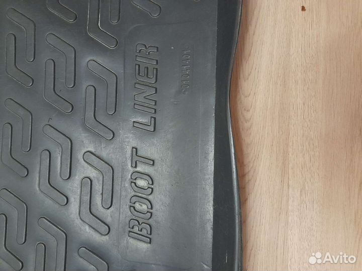 На Kio Rio и Hyundai Solaris в багажник коврик