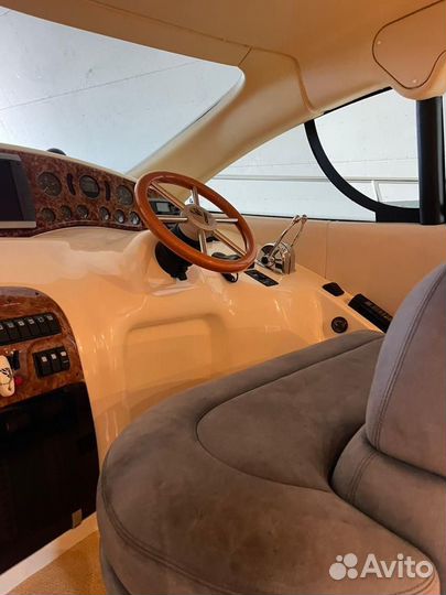 Моторная яхта Azimut 39