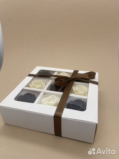 Коробка 9 шоколадных роз в подарочной коробке