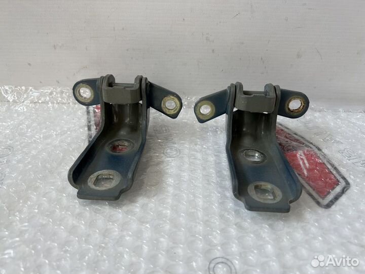 Петли передней двери Шевроле Круз