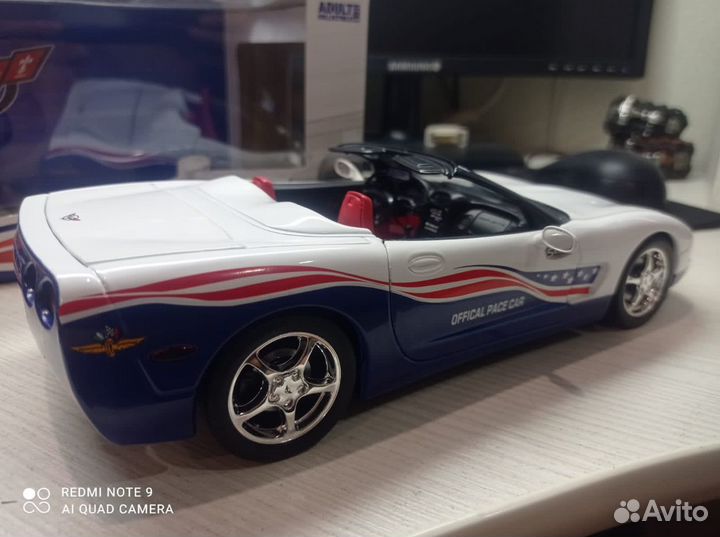 Модель chevrolet corvette 2004 1/18