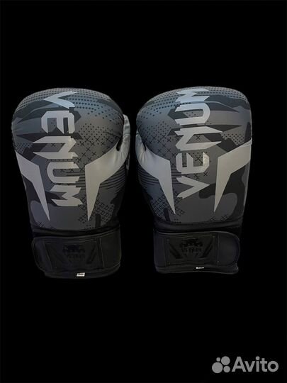 Боксерские перчатки Venum