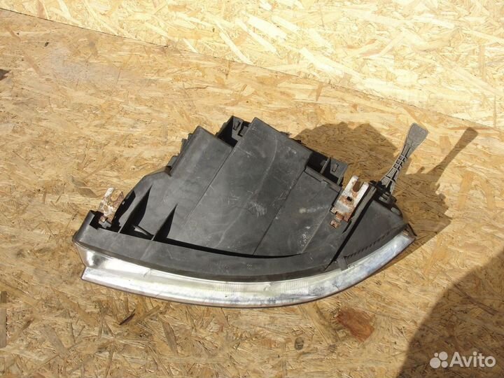 Фара правая volkswagen Sharan