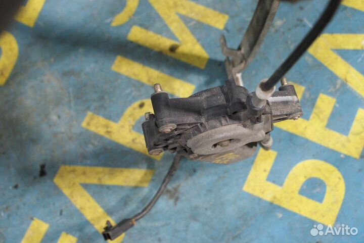 Передний левый стеклоподъемник Nissan Primera P10