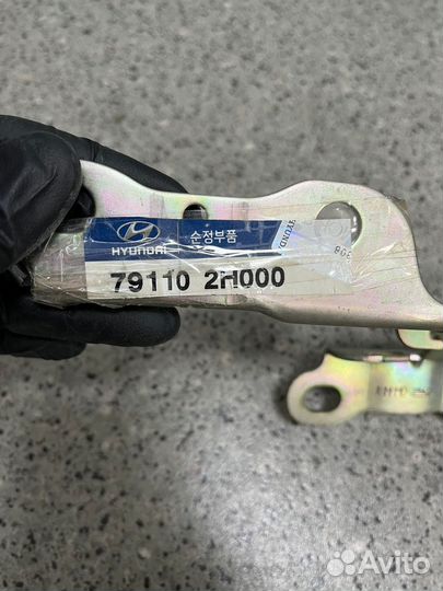 Петля капота левая Elantra