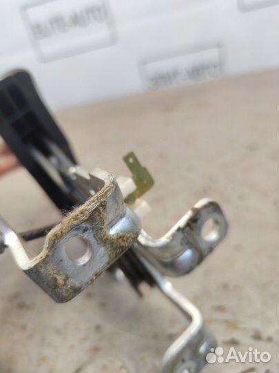 Ручка ручника Kia Rio 3 1.4 2016