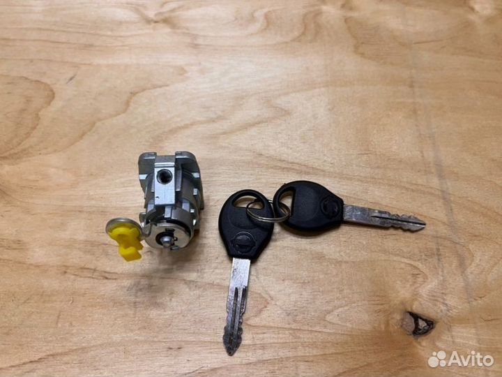 Личинка замка двери Infiniti G25 G35 M35 M45 V36