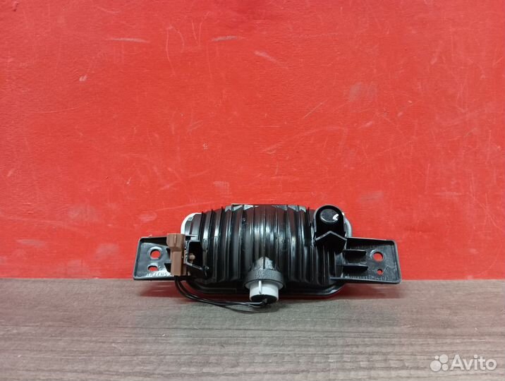 Фонарь противотуманный Mitsubishi Pajero 4