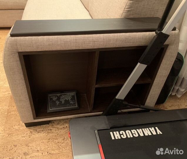 Диван угловой, раскладной, с полками