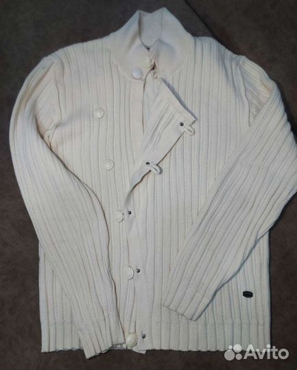 Свитер на пуговицах