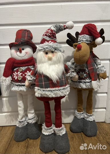 Игрушки под елку