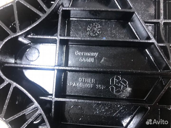 22081163 Крышка плиты двигателя Renault T