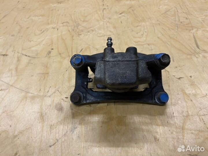 Суппорт задний Mitsubishi Grandis NA4W