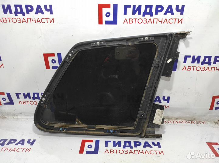 Стекло кузовное глухое левое Volkswagen Touareg 7L