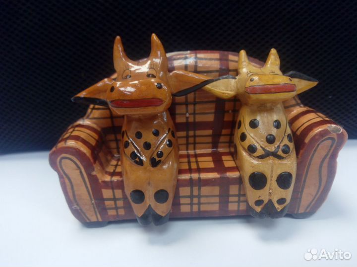 Коровы на диване сувенир