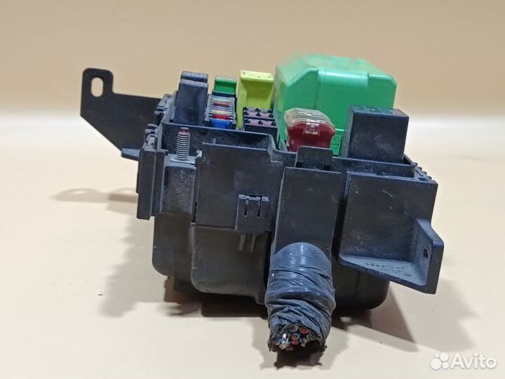 Блок предохранителей для Mitsubishi Outlander 1